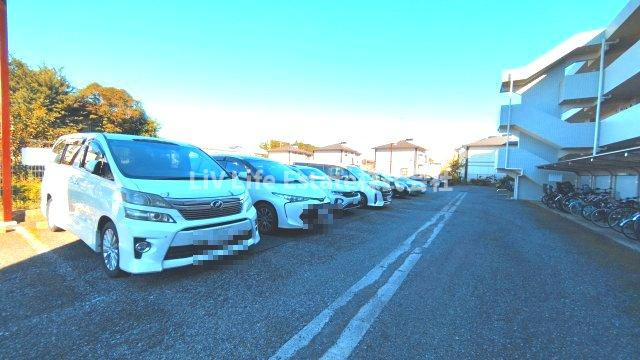 グリーン・アベニューの駐車場