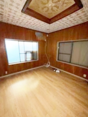 【居間・リビング】 | 尼崎市立花町3丁目　中古戸建 | 生活施設が近隣にあり大変便利な立地