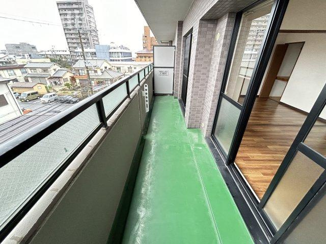 フローラ南館のバルコニー