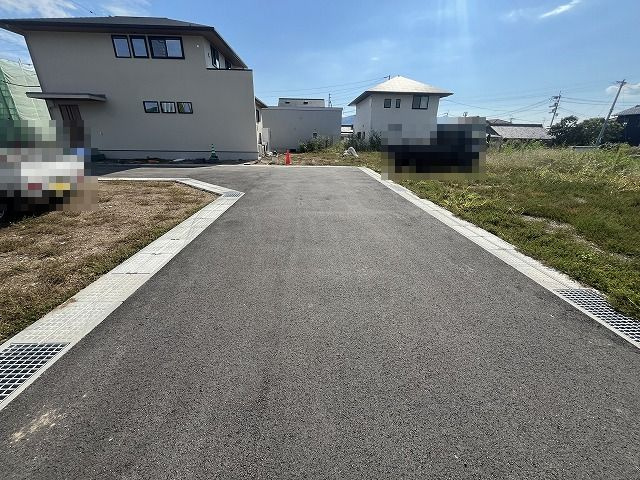 土佐市高岡字摺木丙分譲地の前面道路含む現地写真