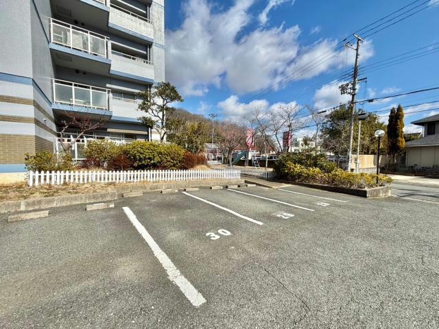 インタービレッジ青山三番館の駐車場