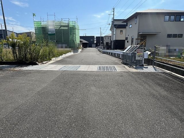土佐市高岡字摺木丙分譲地の前面道路含む現地写真