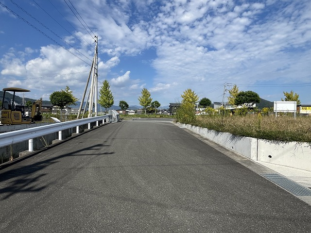 土佐市高岡字摺木丙分譲地の前面道路含む現地写真