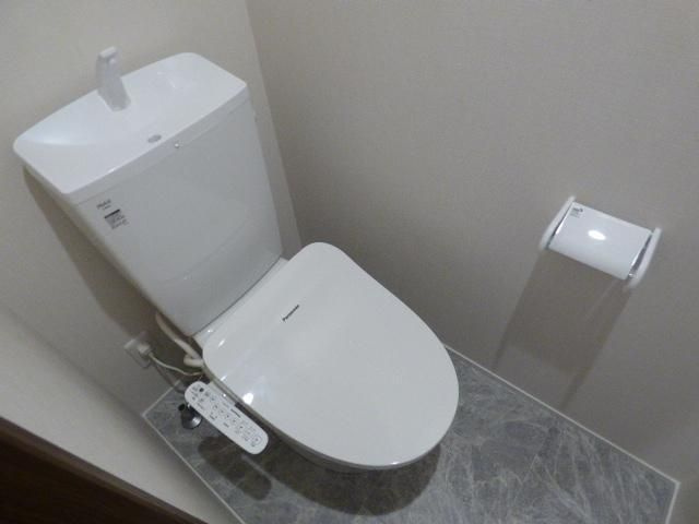 セレーヌ仲町台B のトイレ