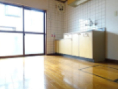 調布市佐須町４丁目のアパートの居間・リビング