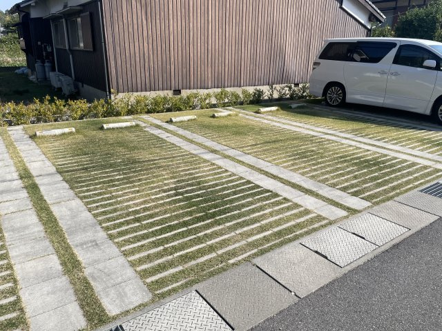 レジデンス　アルファベットの駐車場