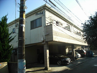 コーポスバル の外観