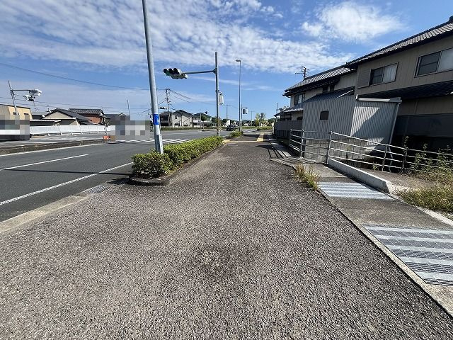 土佐市高岡字摺木丙分譲地の前面道路含む現地写真