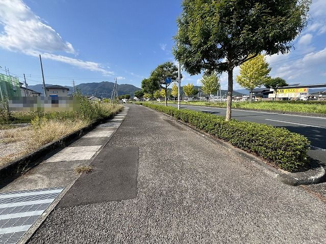 土佐市高岡字摺木丙分譲地の前面道路含む現地写真