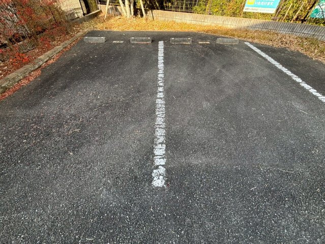 ラフィネ宮前の駐車場