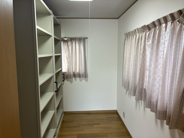 宇土市野鶴町の中古一戸建の収納|書庫5帖