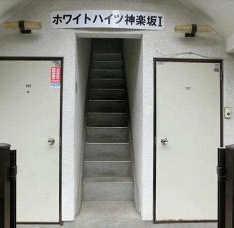 ホワイトハイツ神楽坂Ⅰのエントランス