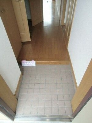 ロイヤルパレス徳倉の玄関