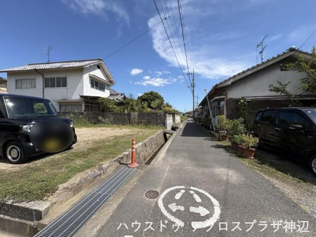 駅家町万能倉　2000万の前面道路含む現地写真|南側公道約2.3メートル