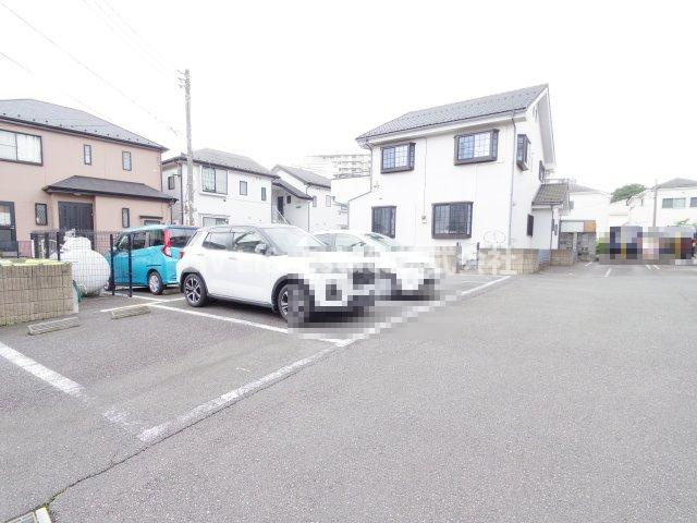 ジュネス栄・Ⅱ(ジュネスサカエツー)の駐車場