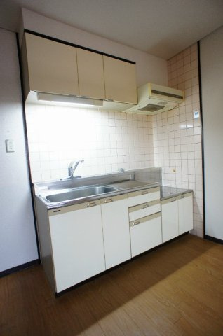 カサベルデのキッチン|システムキッチン完備。調理作業がしやすい広々スペース。