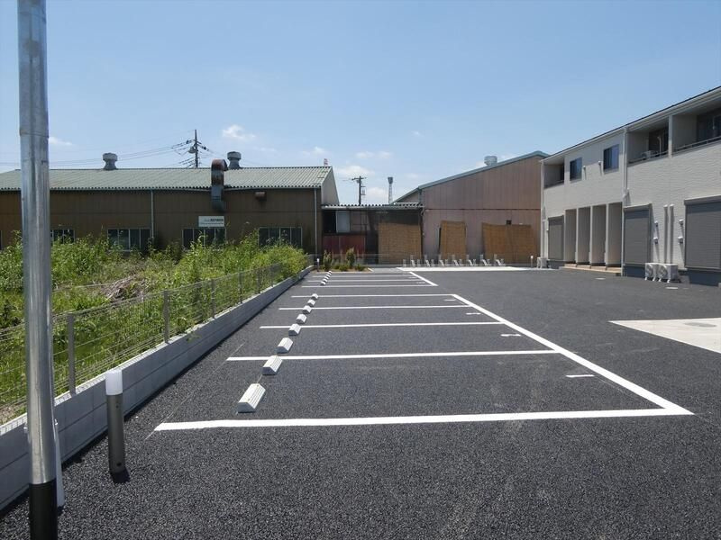 リーブルファイン三郷半田Ⅱの駐車場