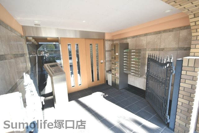 富貴苑（塚口）のエントランス