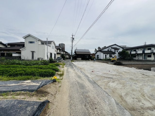 知多市八幡荒古後131番1、132潘1『仲介手数料無料』新築一戸建て・建売の前面道路含む現地写真