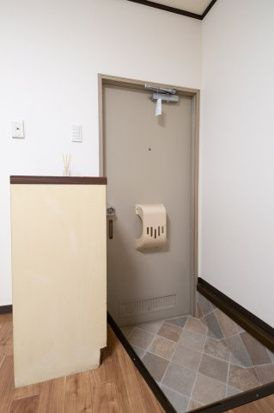 ピュアタウン上新井B棟の玄関