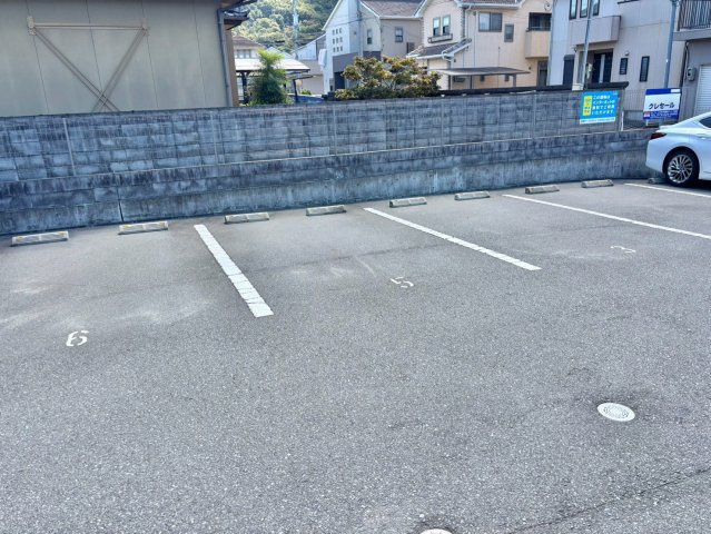 クレセールの駐車場