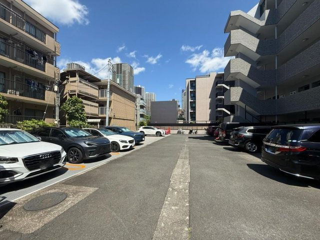 ハウス武蔵小杉の駐車場