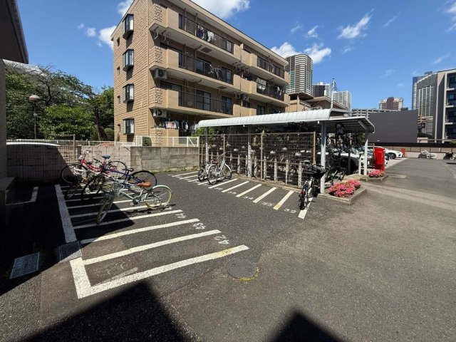 ハウス武蔵小杉の駐車場