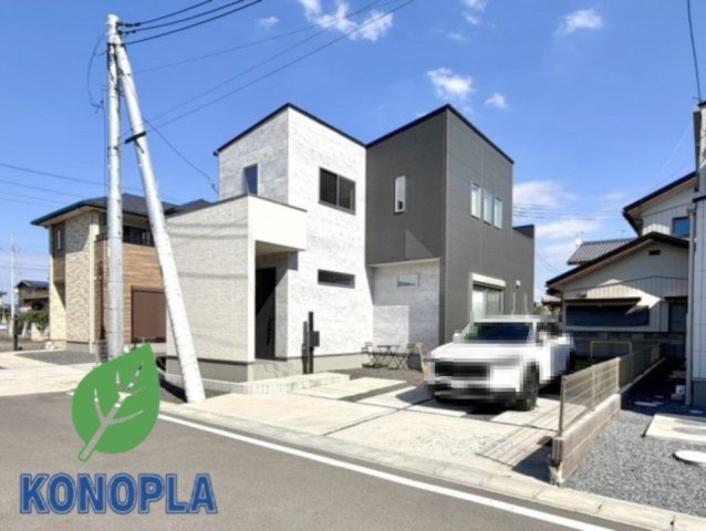 【中古戸建】太田市福沢町の外観|■外観｜外壁のアクセントカラーがシックな外観です。シンプルなデザインでありながらも「個性」を損なわず、お客様一人ひとりの暮らし方にフィットします。
