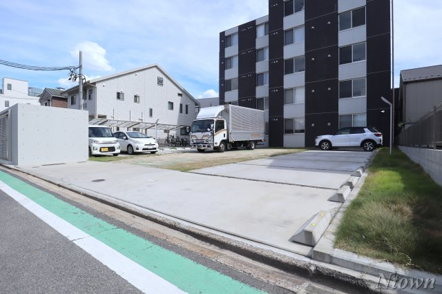 【駐車場】 | クレストタップ名古屋ウエスト | 駐車場に車を止められます