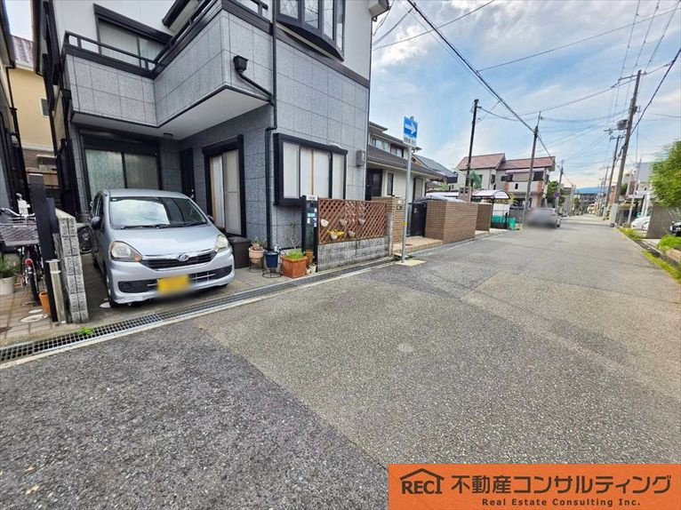 西宮市上甲子園1丁目　中古戸建の前面道路含む現地写真