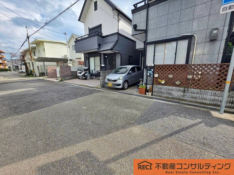 西宮市上甲子園1丁目　中古戸建の前面道路含む現地写真