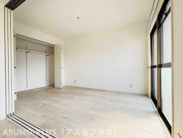太宰府市朱雀１丁目の賃貸マンションの居間・リビング
