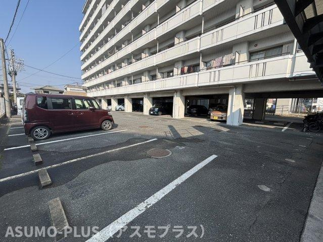 太宰府市朱雀１丁目の賃貸マンションの駐車場
