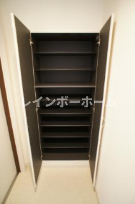リブリ・ROCHEⅡの玄関