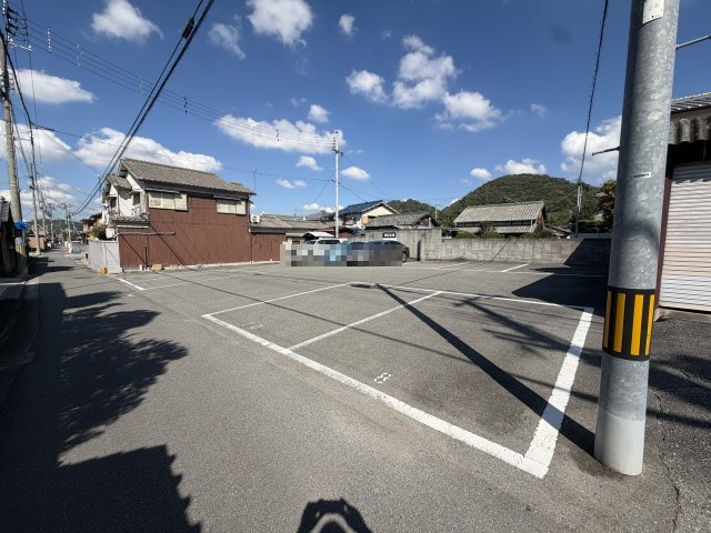 大塩戸建ての駐車場