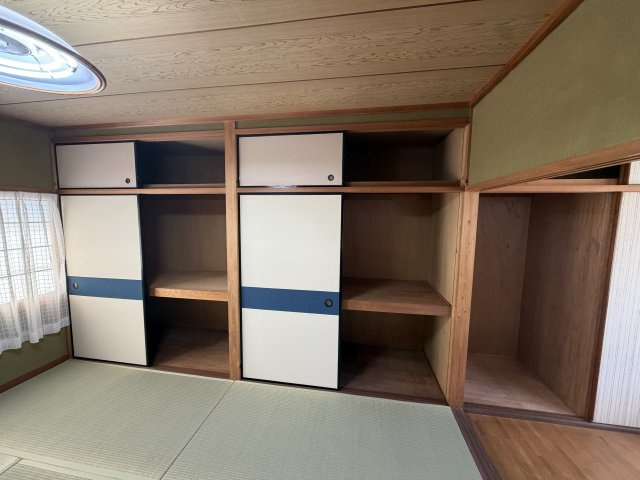 大塩戸建ての収納