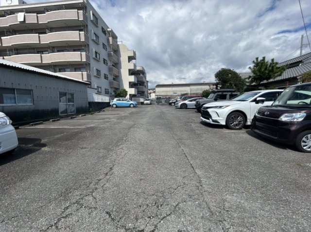 フジヤ小泉マンションの駐車場