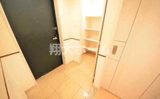 ロイヤルパークス新田の玄関