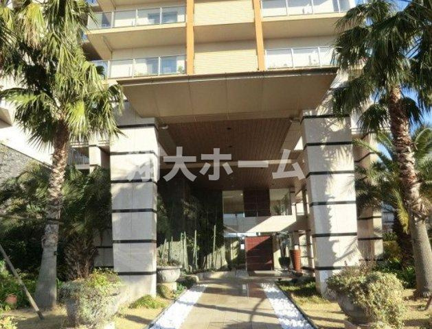 ロイヤルパークス新田のエントランス