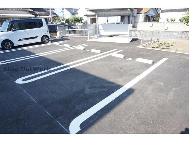 【駐車場】 | グランドリヴェールⅢ | 駐車場