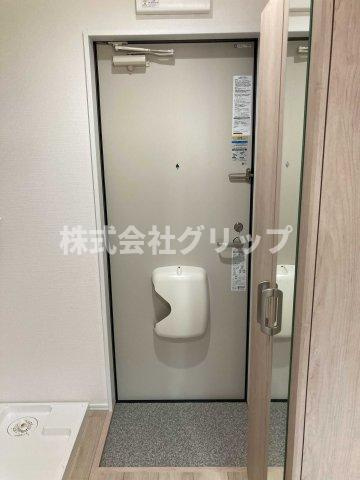 横浜市神奈川区三枚町のアパートの玄関