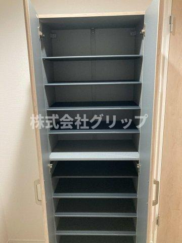 横浜市神奈川区三枚町のアパートの玄関
