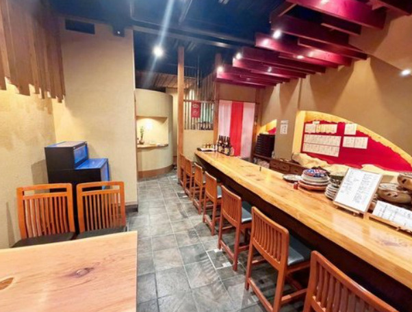 平田町1丁目　中古戸建の居間・リビング|店舗部分
現在は飲食店として営業されています。
飲食店をご検討のお客様でしたら、すぐにでも営業頂けるかと思います。