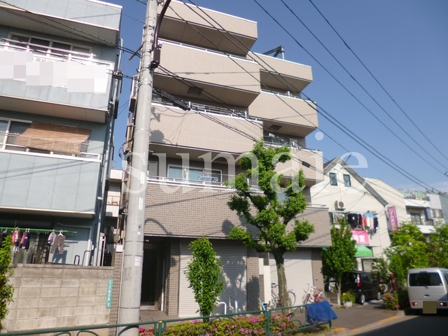 アルファイーストの外観|しっかりしたマンションタイプです♪
