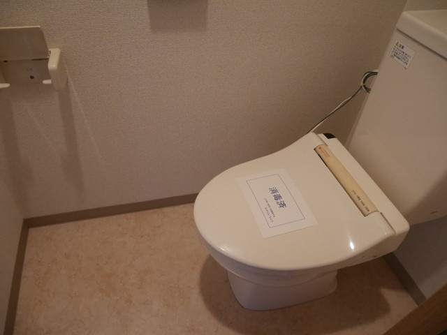 岡山市北区駅元町の賃貸マンションのトイレ