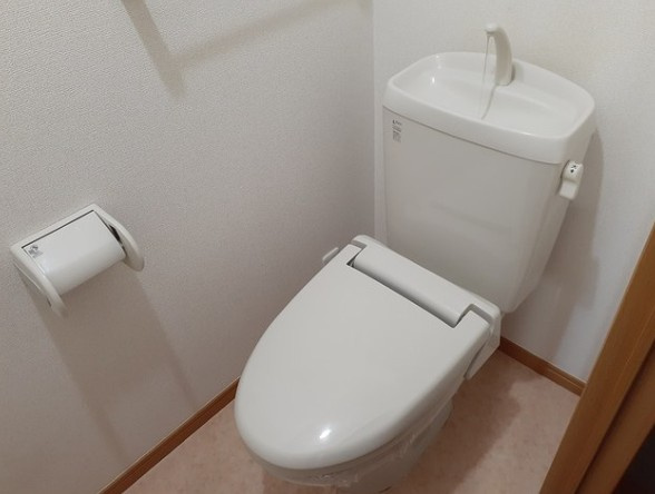 草加市氷川町のアパートのトイレ
