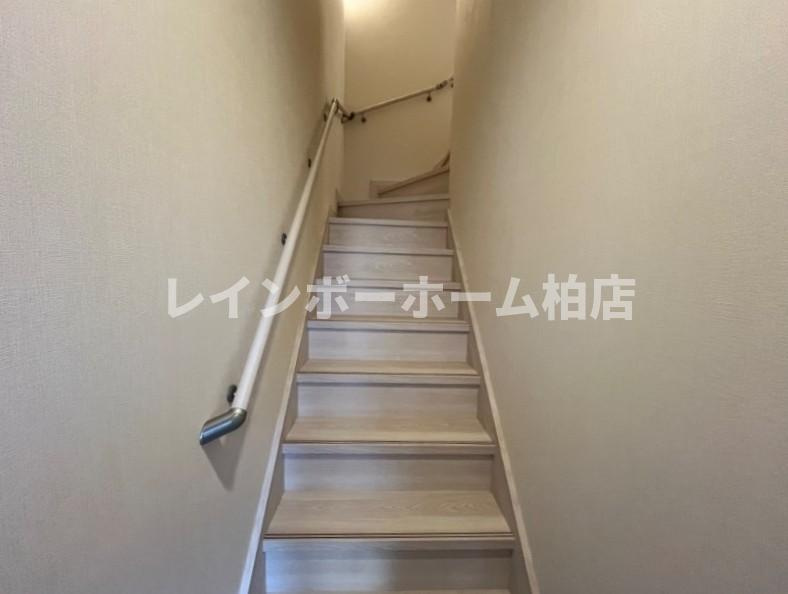 【仲介手数料：50％OFF】対象物件！の玄関|階段です