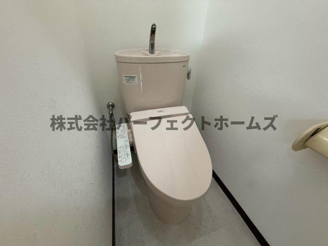 石津南町戸建　賃貸のトイレ|落ち着いた色調のトイレです