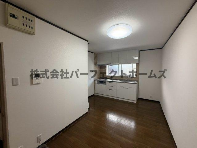 石津南町戸建　賃貸の居間・リビング|使いやすいリビングです