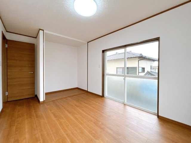 富士宮市小泉の中古一戸建の洋室